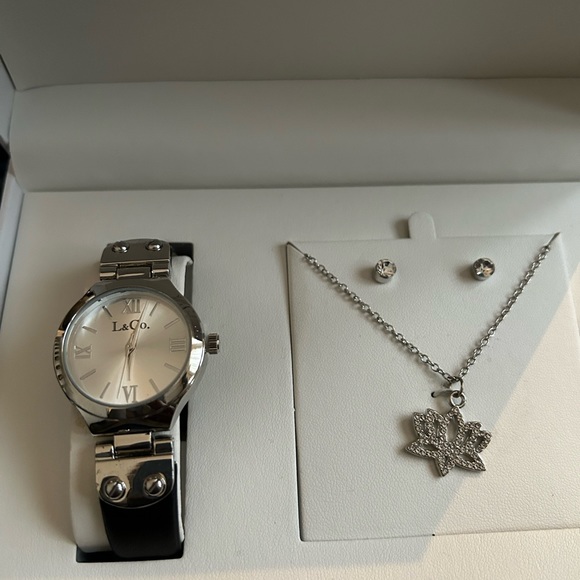 L & Co Timepiece that won’t break the bank. Classy and elegant piece - Picture 6 of 6